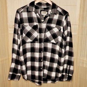 Express Boyfriend Flannel, Black and White with Purple, size large